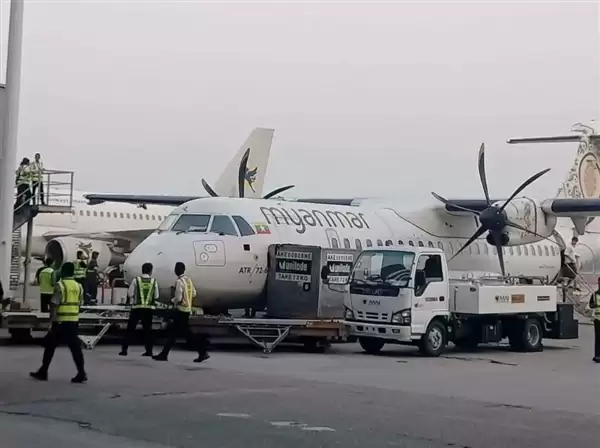 缅甸一客机滑行时疑 似刹车失灵:撞完空客A319又撞上板车