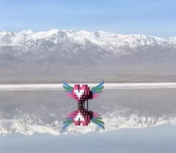 网友吐槽茶卡盐湖一心形积木雕塑辣眼睛 景区回应：此前游客反映没打卡点