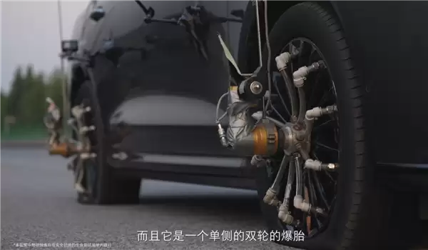 CEO上阵亲测！魏牌V9X 221.8km/h双轮同步爆胎挑战成功：创下全球纪录