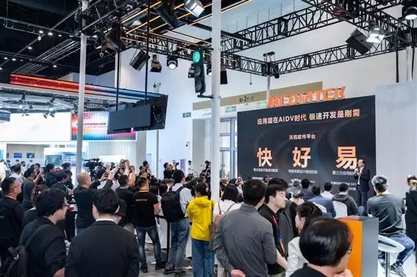 AI定义汽车时代已至!联发科率先亮见:座舱AI从此告别被动时代