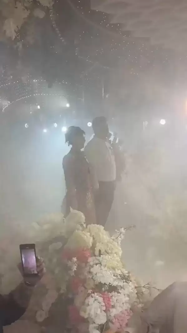 婚礼现场突然烟雾弥漫：300名宾客以为是浪漫节目 原因太离谱