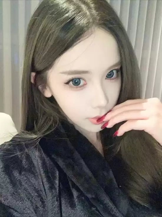 颜值网红迅猛龙开付费直播引争议!美女本人回应来了