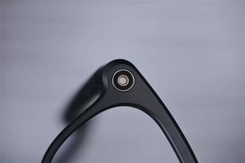 仅38g还配了个大底传感器 雷鸟V4 AI拍摄眼镜首发全体验:佩戴无负担,影像有硬货
