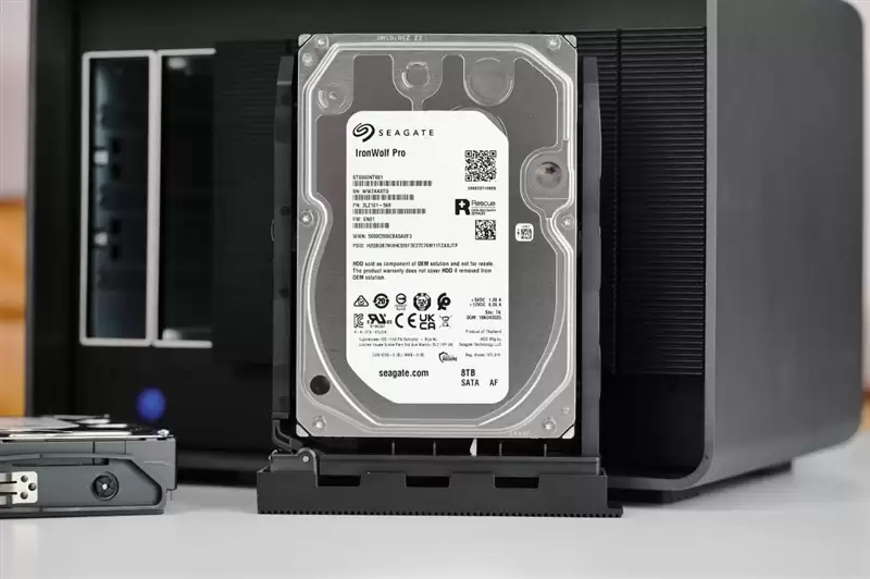 性能媲美SSD!希捷雷孜LaCie 8big Pro5 评测:专业创作的终极存储方案