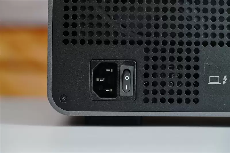 性能媲美SSD!希捷雷孜LaCie 8big Pro5 评测:专业创作的终极存储方案
