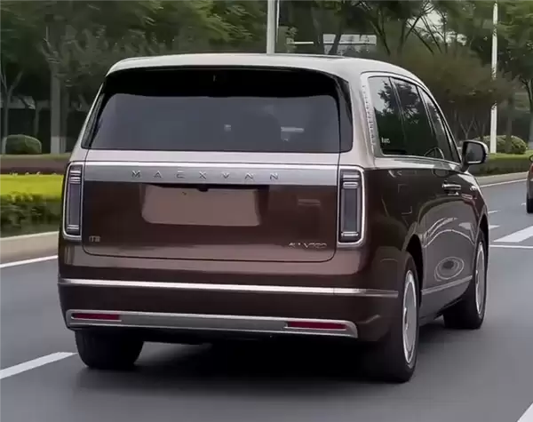 百万价位MPV！尊界V800实车曝光：车头巨大车标极其醒目