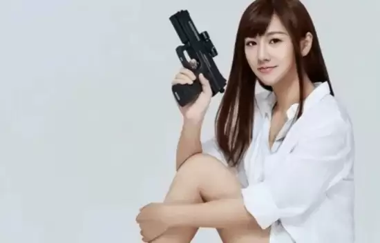 前《英雄联盟》美女解说小苍自曝投资大失败！远古女神已亏数千万