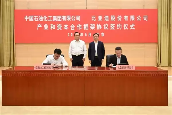 比亚迪、中石化合作：敲定三大领域 加油站变身快充站