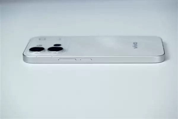 星星海梦幻外观+4K原生实况！vivo S60手机全面评测：一台懂年轻人日常需求的轻旗舰