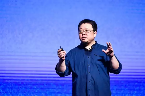 罗永浩卸任锤子软件执行董事：目前仍在还债 已还近10亿
