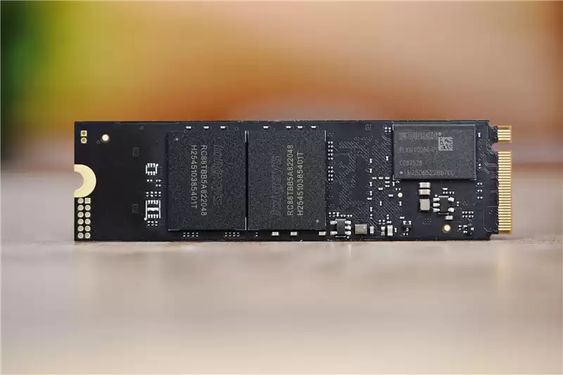 AI PC最强存储搭档！雷克沙NM1090 PRO 8TB固态评测：14400MB/s满速不缩水