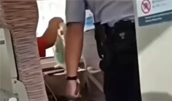 高铁乘客突然拿出台式电风扇吹风被劝阻 12306回应：能带但不能用