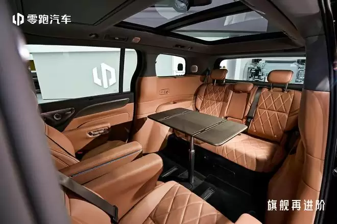 百变旋转座舱 零跑D99内饰全面公开