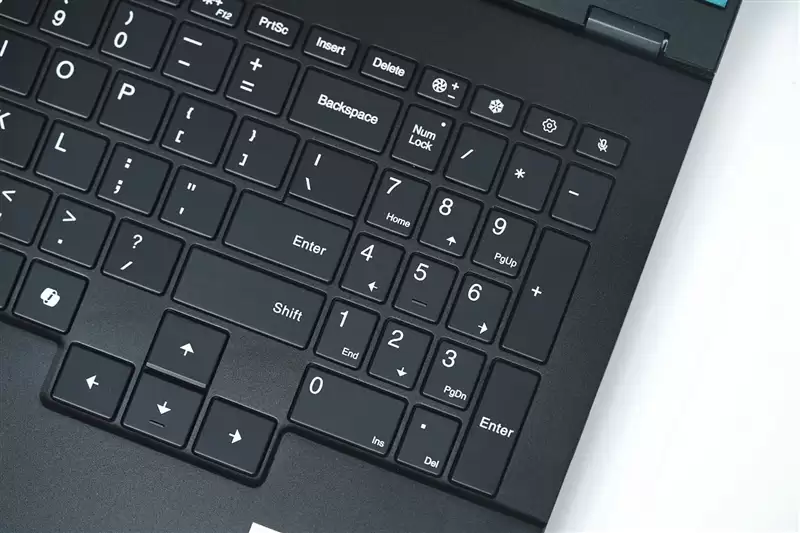 96GB显存运行230B大模型！七彩虹灵创K16笔记本评测：160W性能释放 AMD锐龙AI Max+ 395加持全能移动AI工作站