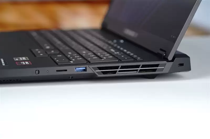 96GB显存运行230B大模型！七彩虹灵创K16笔记本评测：160W性能释放 AMD锐龙AI Max+ 395加持全能移动AI工作站