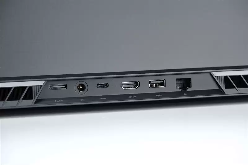 96GB显存运行230B大模型！七彩虹灵创K16笔记本评测：160W性能释放 AMD锐龙AI Max+ 395加持全能移动AI工作站