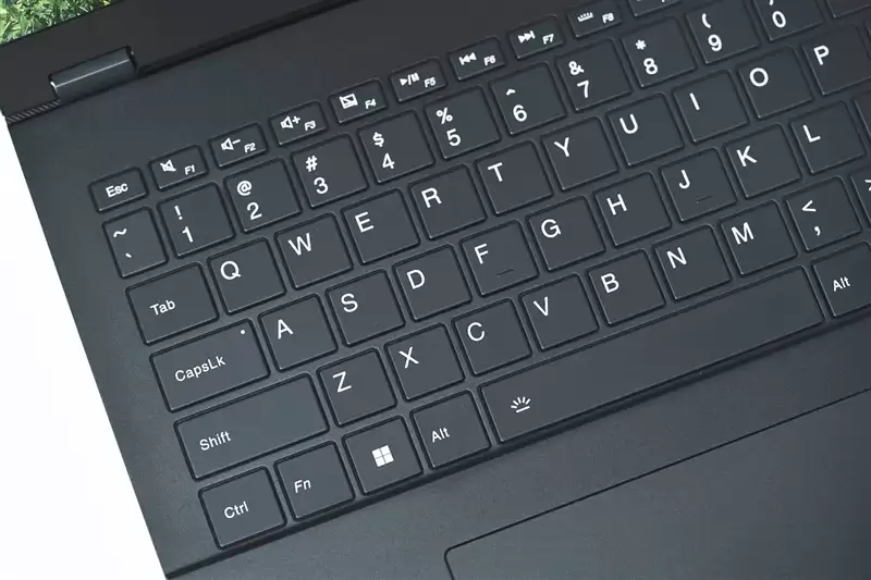 96GB显存运行230B大模型！七彩虹灵创K16笔记本评测：160W性能释放 AMD锐龙AI Max+ 395加持全能移动AI工作站