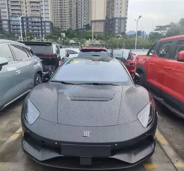 比亚迪又一款超级跑车！腾势Z“黑武士”实车曝光 