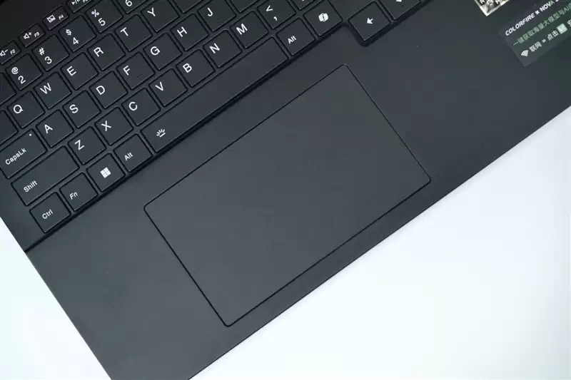 96GB显存运行230B大模型！七彩虹灵创K16笔记本评测：160W性能释放 AMD锐龙AI Max+ 395加持全能移动AI工作站