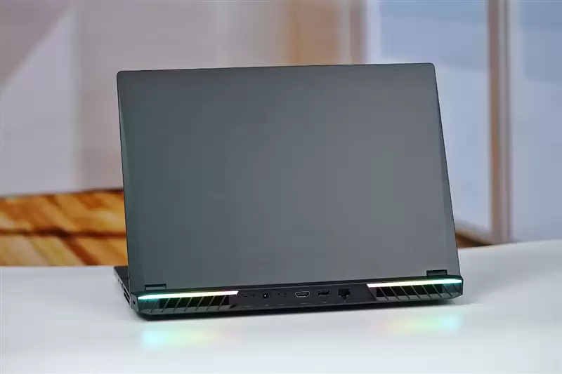 96GB显存运行230B大模型！七彩虹灵创K16笔记本评测：160W性能释放 AMD锐龙AI Max+ 395加持全能移动AI工作站