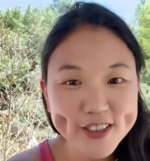 女子酒窝大被网友质疑是AI特效 本人：是真的  一直都被人说大