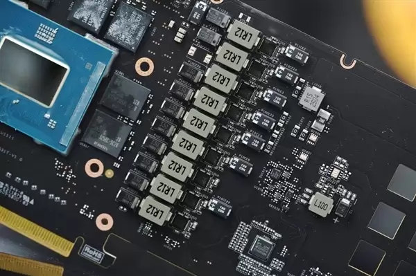 轻松本地部署大模型!铭瑄锐炫Pro B70 32GB Turbo显卡图赏