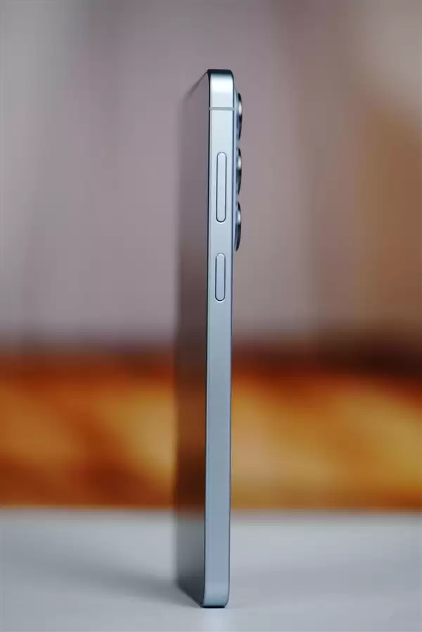 第五代骁龙8至尊版加持！三星Galaxy S26+手机体验评测：轻薄与性能兼得