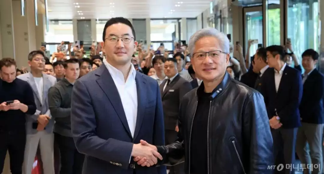 （首尔=News1）记者李浩允 = 英伟达CEO黄健善和LG董事长具光模于8日在首尔永登浦区LG集团总部握手。2026.6.8/News1 版权 © 新闻1。版权所有。未经授权的复制和转发，以及用于人工智能训练的使用均被禁止。/照片=（首尔=News1）记者李浩允