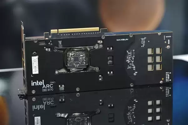 轻松本地部署大模型!铭瑄锐炫Pro B70 32GB Turbo显卡图赏