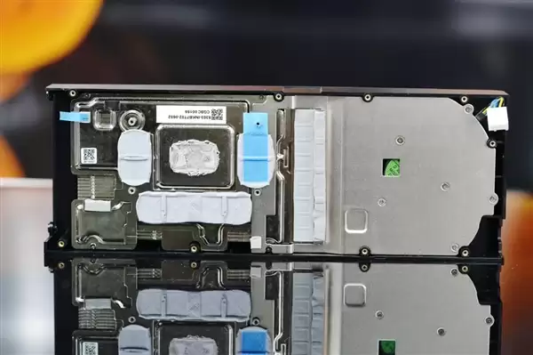 轻松本地部署大模型!铭瑄锐炫Pro B70 32GB Turbo显卡图赏