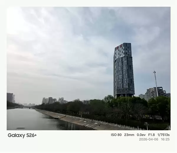第五代骁龙8至尊版加持！三星Galaxy S26+手机体验评测：轻薄与性能兼得