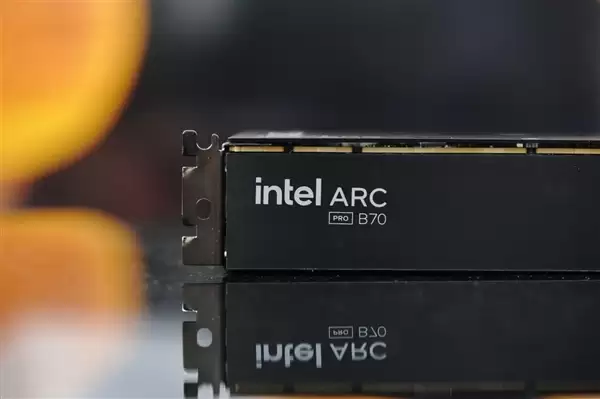 轻松本地部署大模型!铭瑄锐炫Pro B70 32GB Turbo显卡图赏