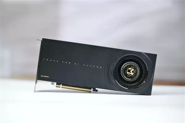 轻松本地部署大模型!铭瑄锐炫Pro B70 32GB Turbo显卡图赏
