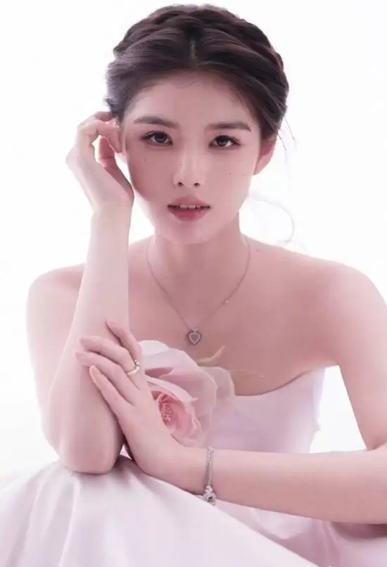 女星艾米高考拒绝签名被吐槽耍大牌 网友：这可是高考