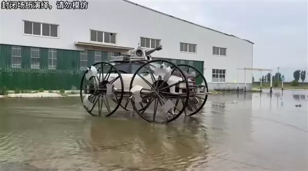 手工耿又整新活！将理想i6改装成末日机甲 100多英寸轮毂引人注目