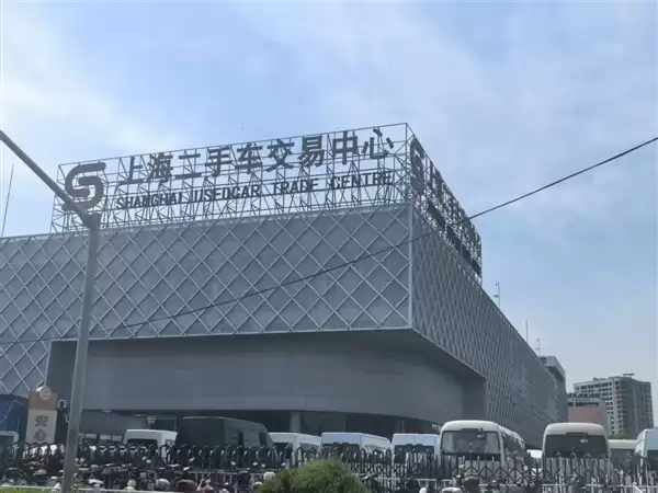 奔驰14万、奥迪17万！二手豪车跌至白菜价 车商哭诉卖一辆亏一辆