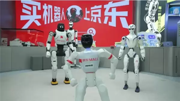 首批实习机器人员工上岗 京东招募全球机器人优质方案商入驻