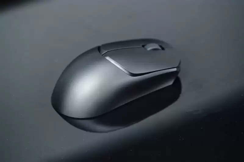 原相3950+Nordic 54L5旗舰组合！微星X7M无线鼠标评测：超轻48g 中小手玩家新选择