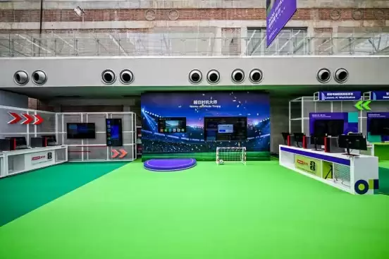 圆梦联想FIFA嘉年华！台州“小贝”与贝克汉姆相聚FIFA 同源技术展区