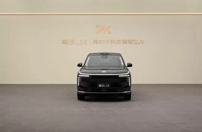 千问大模型上车，智己LS8上市 万元起