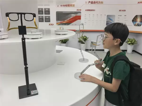 全球首条！百万片级体全息光波导自动化产线在津投产