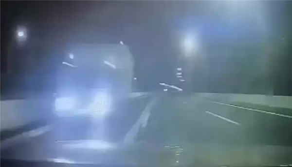 货车在高速逆行两车擦肩而过险酿惨剧 交警：记12分