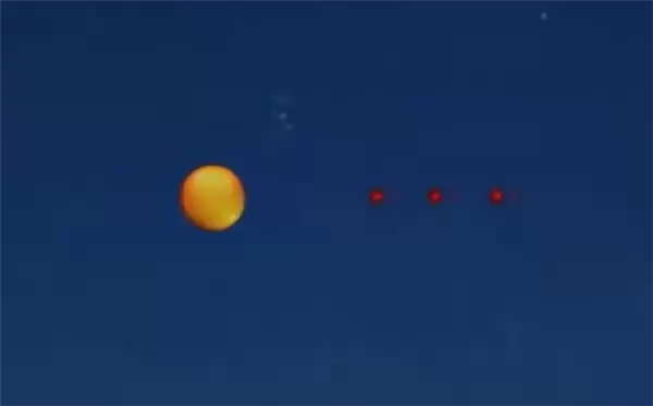 等离子球体悬空45分钟、红点空中融合！美国公布第三批UFO文件