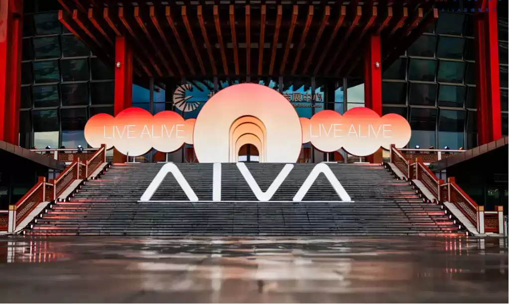AI“投胎”物理世界，第一志愿选了AI汽车