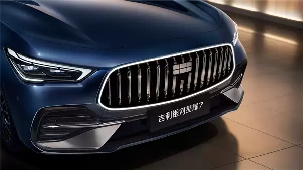 比亚迪秦L最强敌手 吉利银河星耀7预售：11.28万起