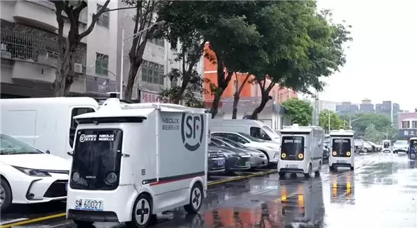 深圳无人配送全天候跨区运营新石器无人车获批多条夜间通行线路