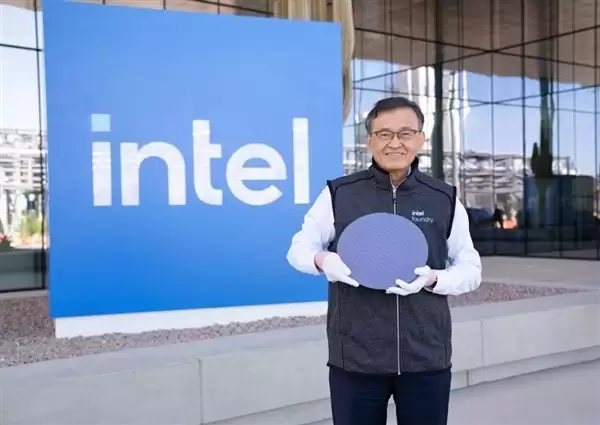股价一年三倍 x86巨头Intel走出泥潭:AI与先进工艺起飞
