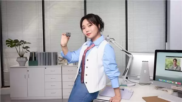 599 元！全新寻影 Meet Flip 亮相，翻折式 4K AI 会议摄像头震撼登场