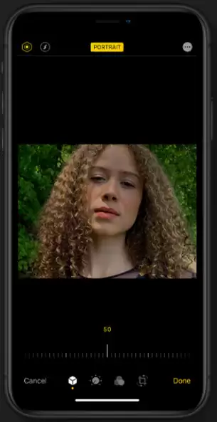 iOS 13 人像拍照新玩法:人像光效控制与高调单色光 iOS 13 人像拍照新玩法:人像光效控制与高调单色光