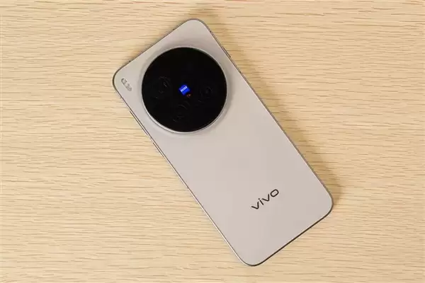 vivo X500首发索尼全新传感器：1/1.28英寸超大底+LOFIC技术